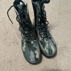 UNIONBAY Camouflage Lace Up Boots